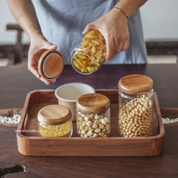 TRANSPARENT FOOD STORAGE CONTAINER