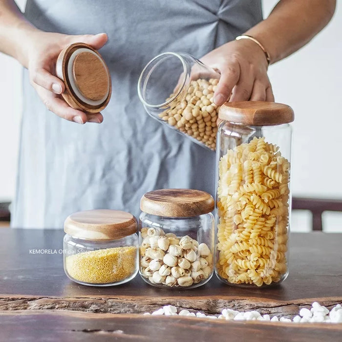 TRANSPARENT FOOD STORAGE CONTAINER